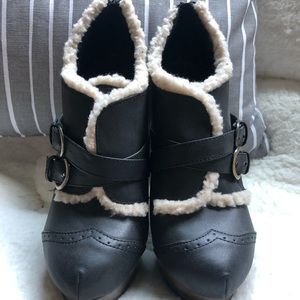 NW Clothing Company Moccasin Heel Boots